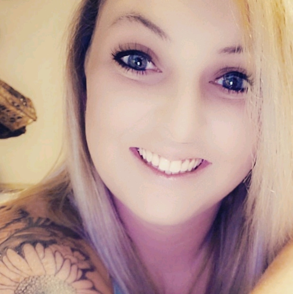 Meet your Posher, Hali